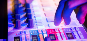 ARTURIA BEATSTEP PRO MIDIコントローラ シーケンサー Arturia Beatstep Pro Controller and Sequencer – DJ TechTools