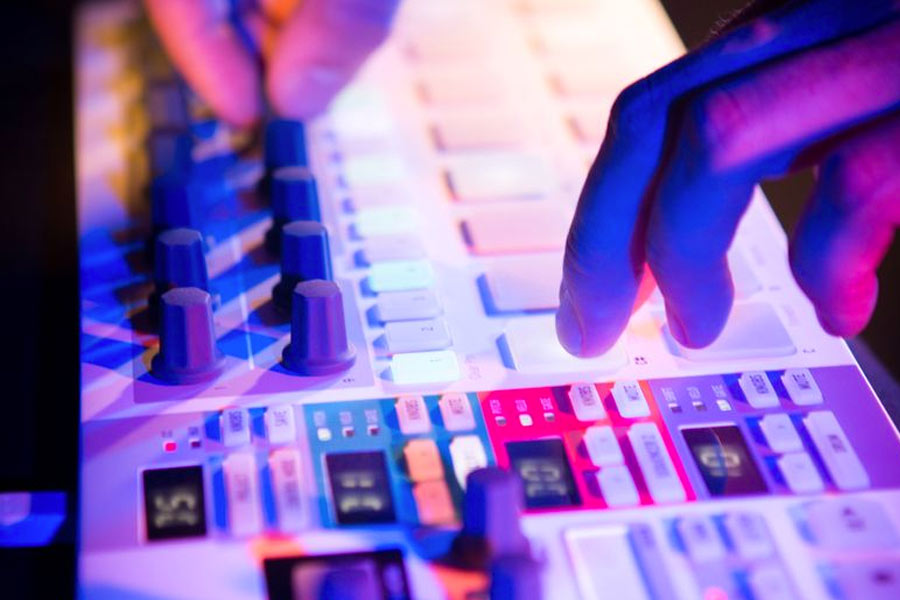 Arturia Beatstep Pro - DJ TechTools