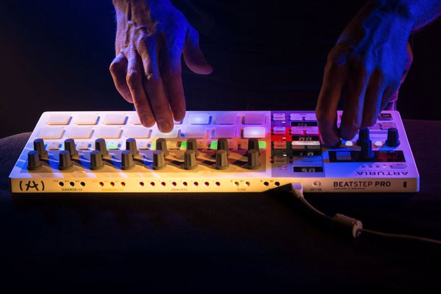 Arturia Beatstep Pro - DJ TechTools
