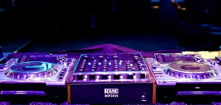 Decksaver Reloop Mixtour cover - Dutch DJ Equipment Decksaver Reloop Mixtour cover - Dutch DJ Equipment