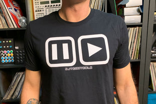 Play Pause T-Shirt - DJ TechTools