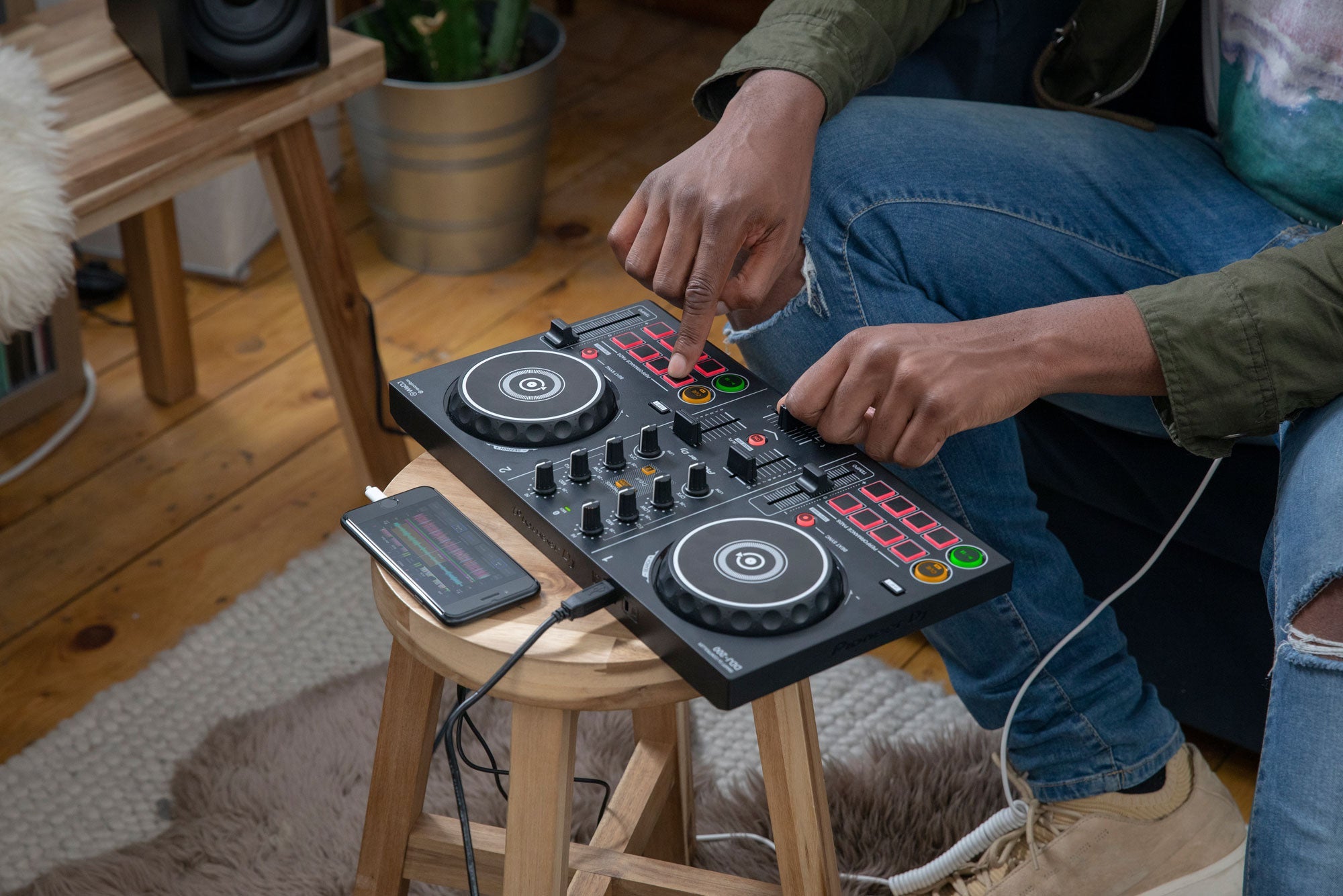 Pioneer DJ DDJ-200 DJ Controller — DJ TechTools