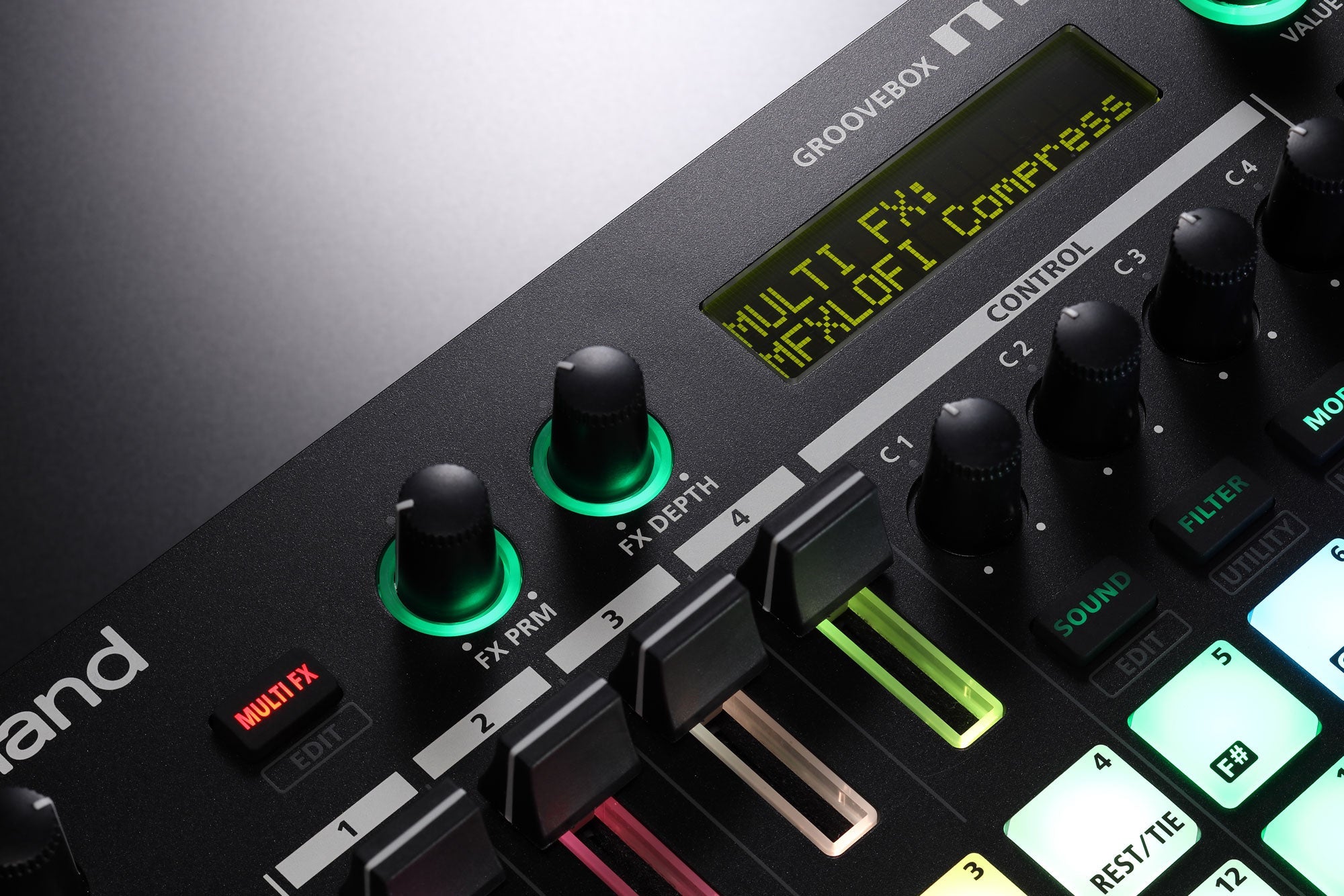 Roland MC-101 Groovebox - DJ TechTools